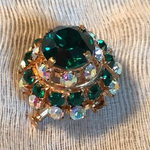 ⚡️NYE SALE⚡️Gorgeous Green + Clear Crystal Brooch